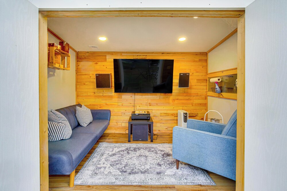 Entertainment Shed! Pet-friendly Oregon Coast Home