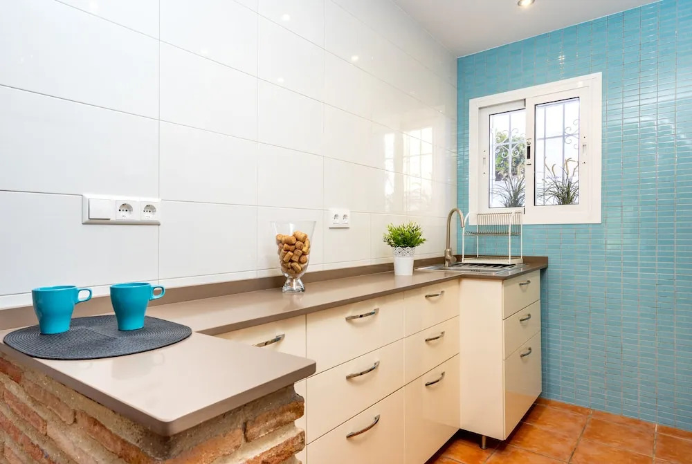Beachside Apartment with Garden Ref 89