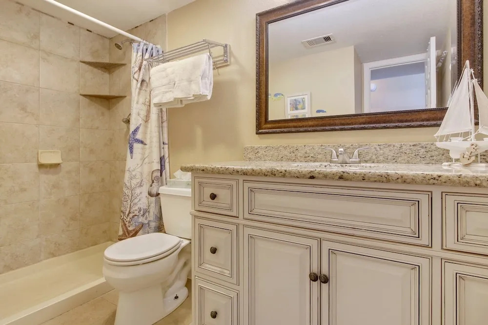 Seascape 2318 1 Bedroom Apts by RedAwning