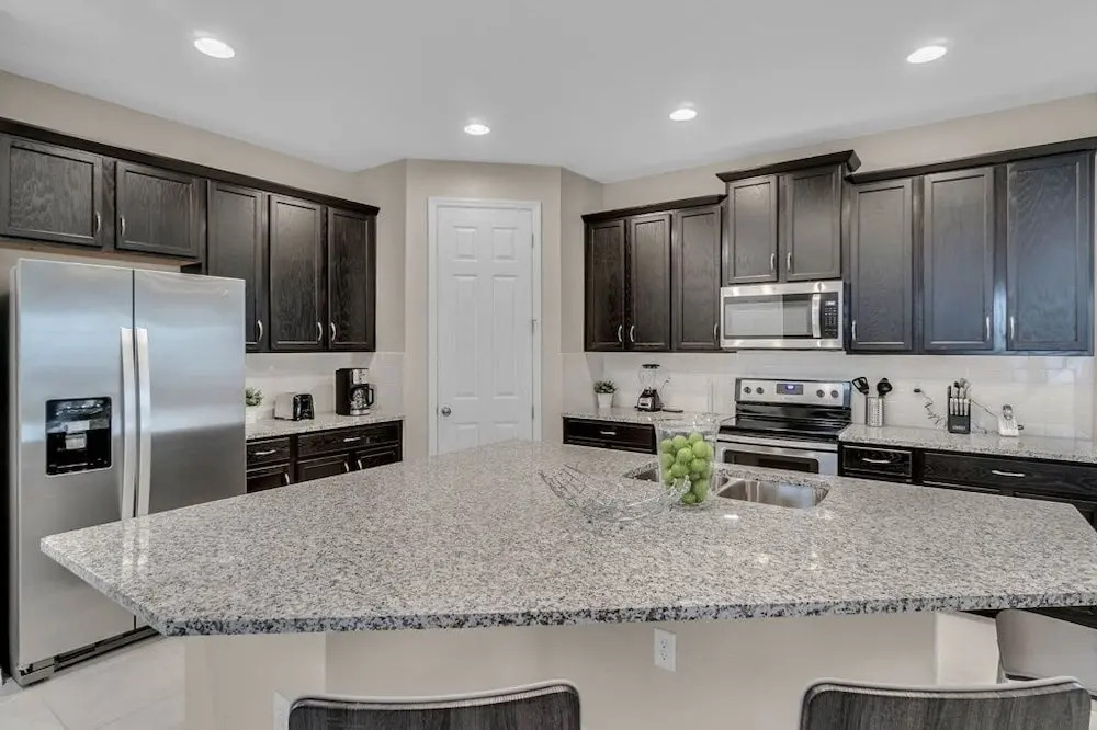 5 Bedrooms S / Solara Home by RedAwning