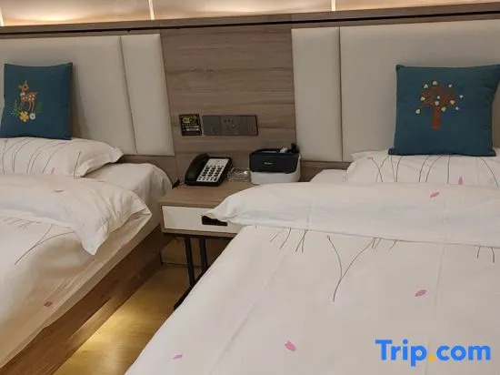 Luke Hotel (Zhoukou East Bus Station)