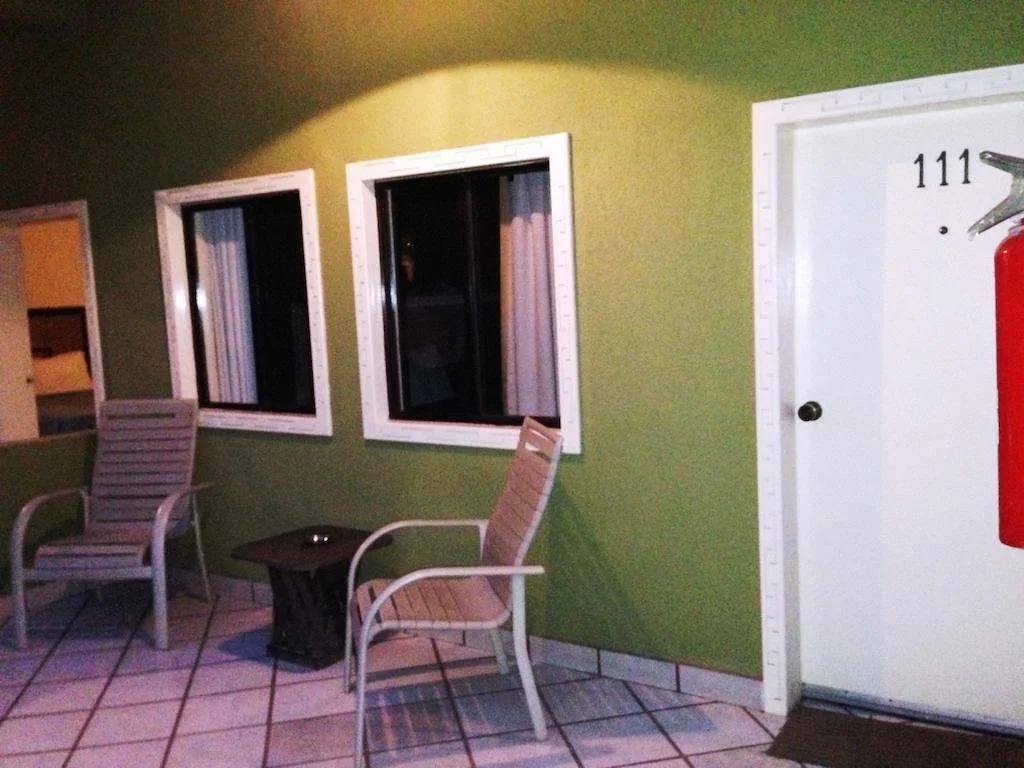 Hotel Azteca Inn