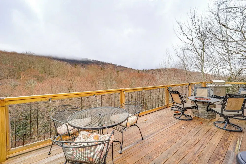 Hike, Ski & Soak: Beech Mtn Home w/ Views, Hot Tub