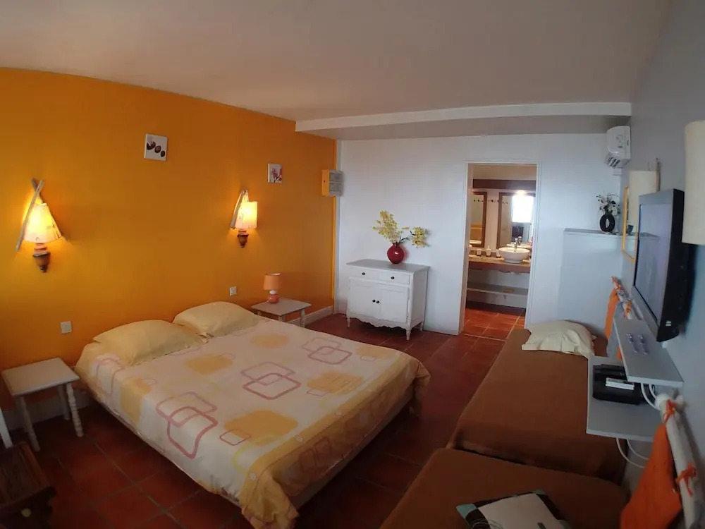 Studio in Saint-françois, With Wonderful sea View, Pool Access, Furnis