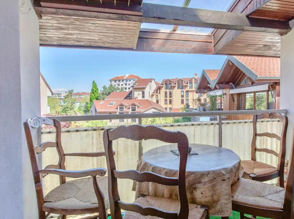 ANNECY Sainte Claire vieille ville 38m2 Terrasse proche gare et lac 4 pers 3 étoiles