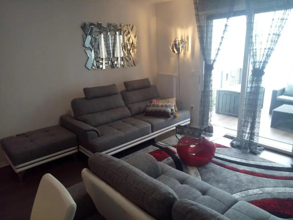 Bel appartement T2 près du lac avc un parking privé