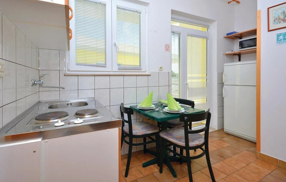 Beautiful Home in Lokva Rogoznica With Wifi and 4 Bedrooms