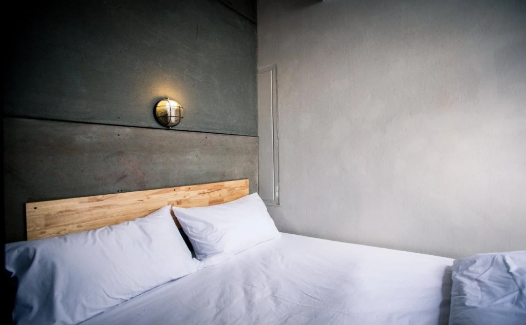 Sleepy Dealer Hostel Bar