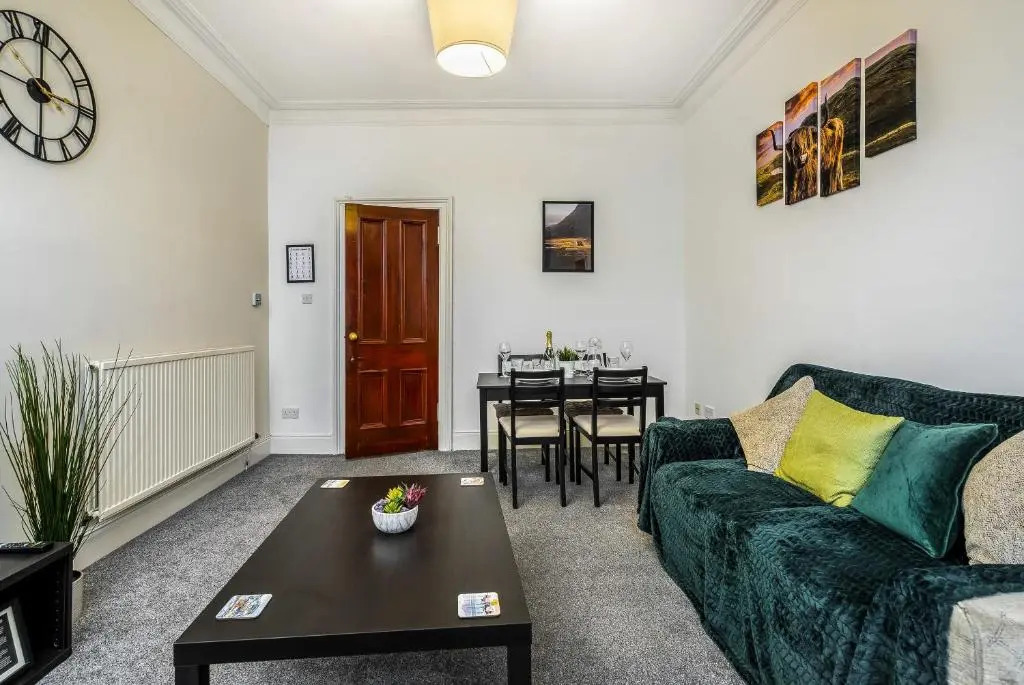 Caledonia Suite, Netflix, Free Parking