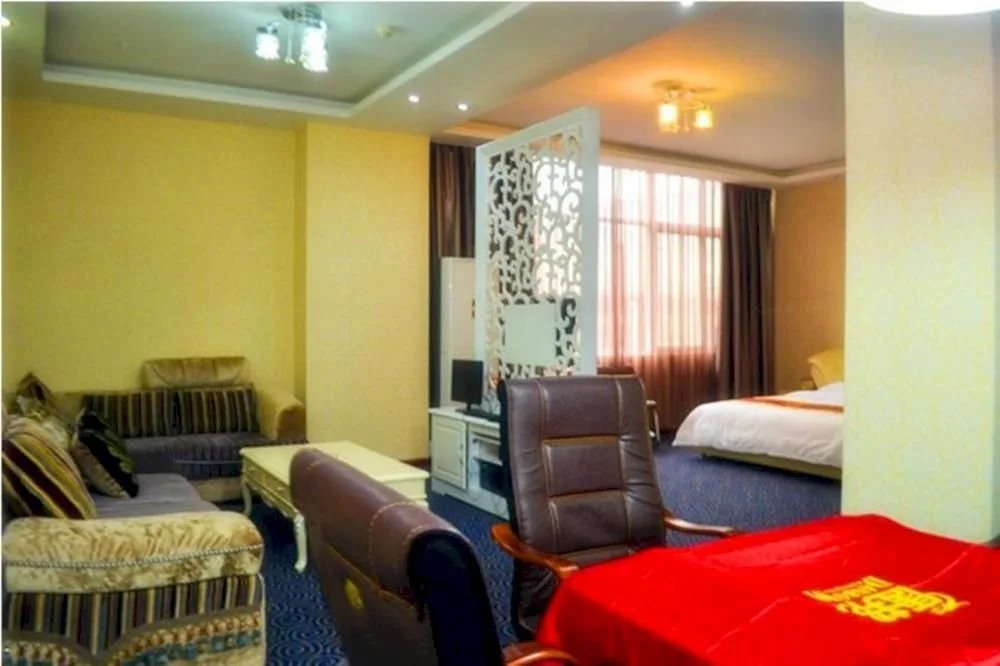 Yiyang Three-star Business Hotel
