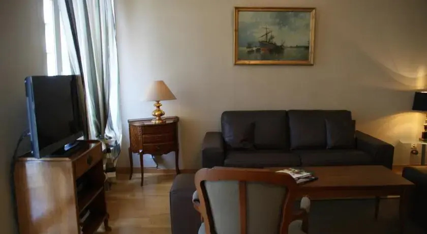 C.J.1 Brussels Apartments