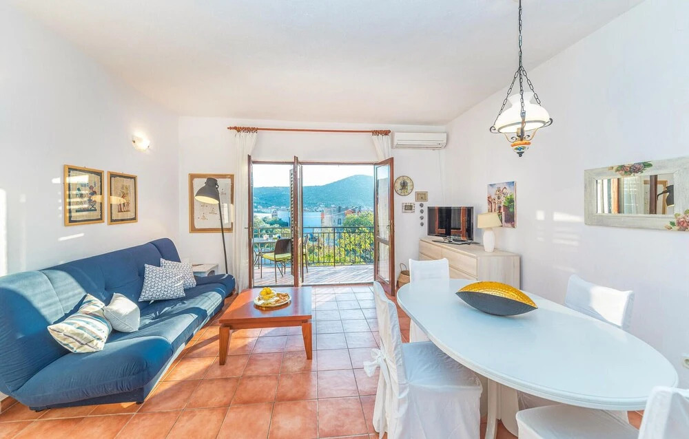 Beautiful Apartment in Vinisce With 2 Bedrooms and Wifi