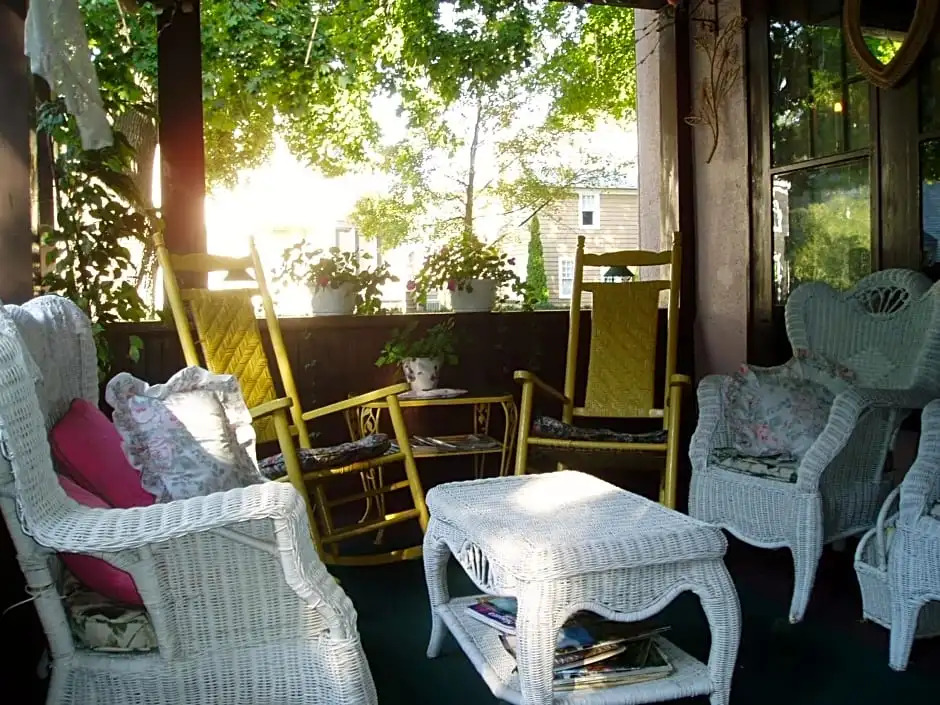 Rosewood Inn