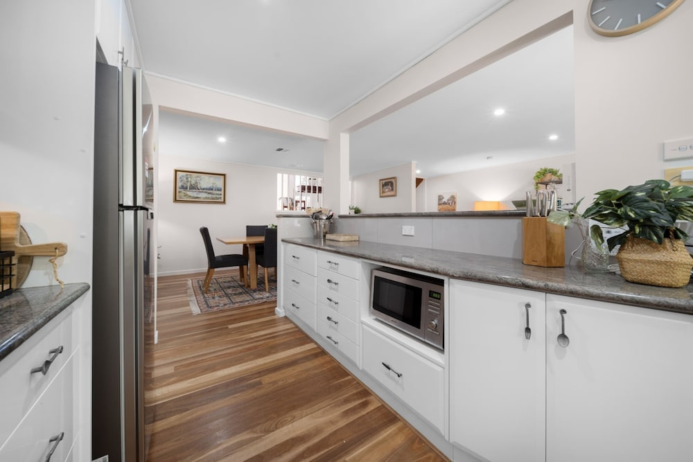 Gorgeous 2-bed Townhouse With Patio, BBQ & Parking