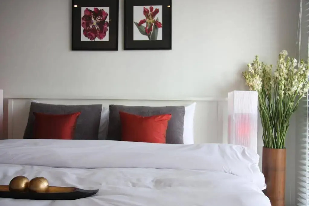Two Villas Holiday Phuket: Two Villas Suite Serviced Apartment Nai Harn Beach