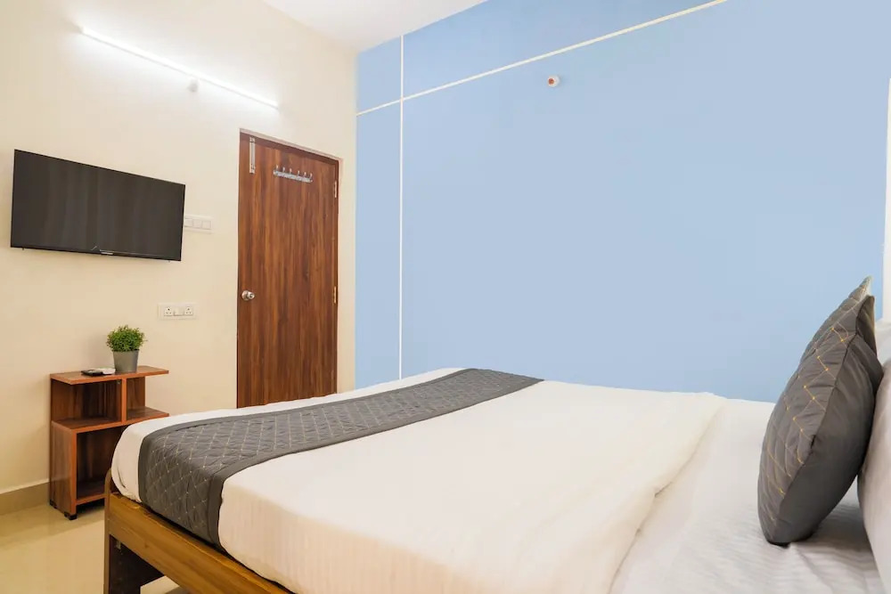 Collection O DLF CyberCity Hyderabad Formerly Key Suites