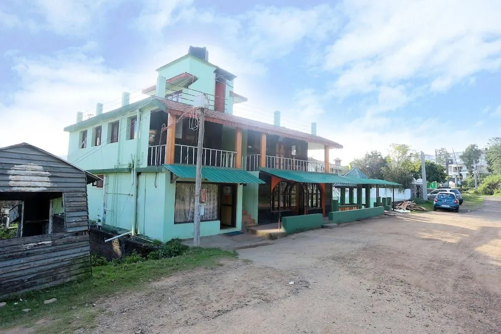 OYO 24221 Daneys Guest House