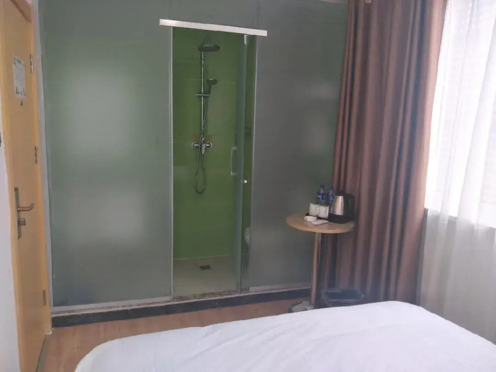 Green Tree Inn (Shangqiu Liangyuan District Railway Station)