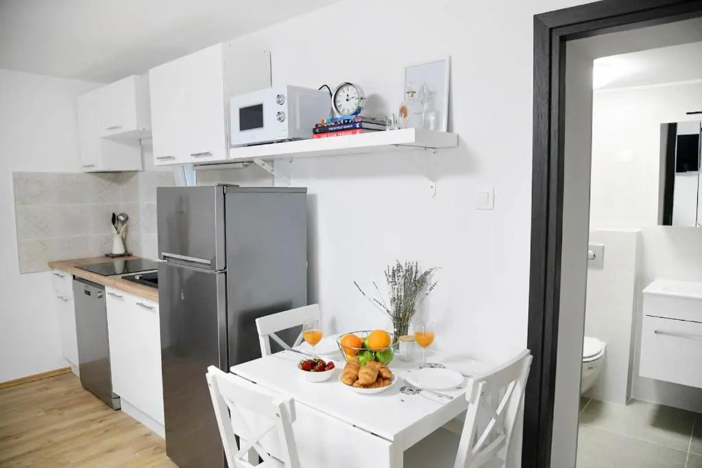 Apartment D & Studio L