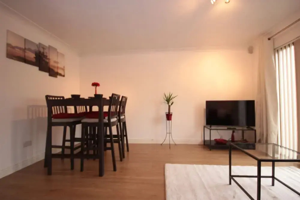 HU1 Marina Hub (sleeps 4)