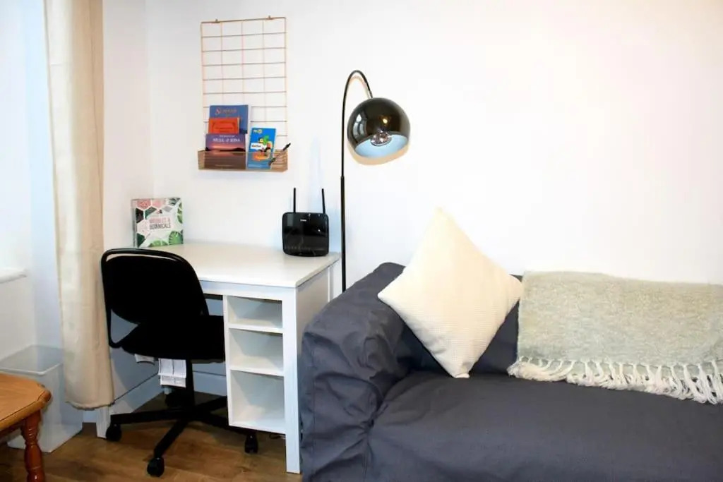 Flat 12A - Central, modern, bright apartment with free wifi