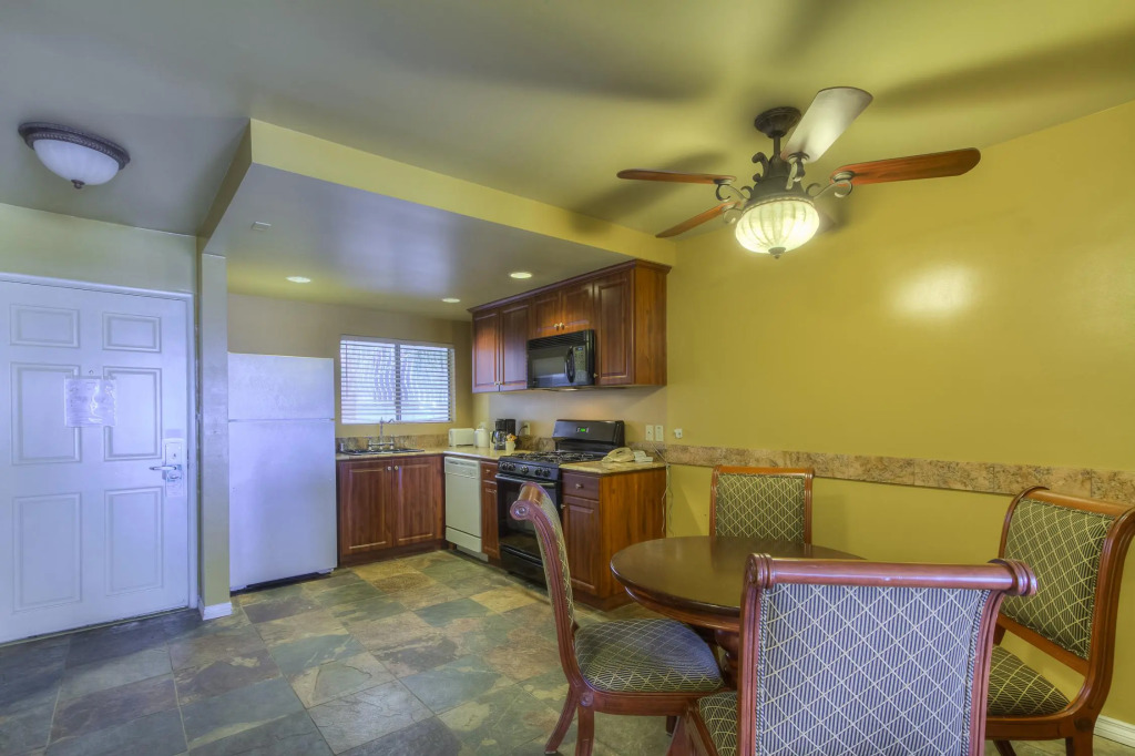 Oceanside Marina Suites - A Waterfront Hotel