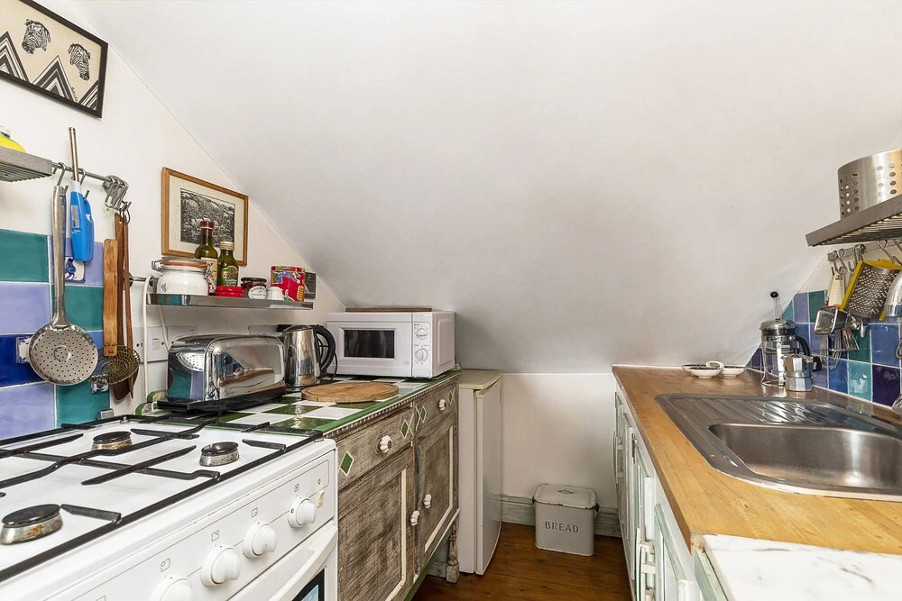 Colorful studio for 2, near Ladbroke Grove station