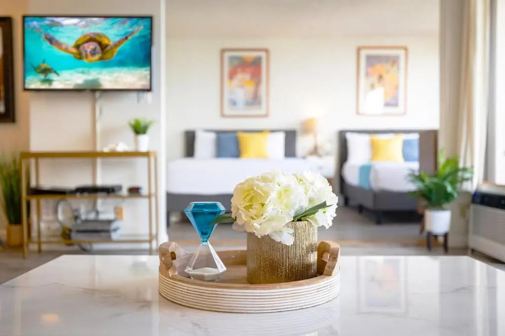 Beautiful 17th Floor Condo with AC, WiFi, Parking - Short Walk to Beach