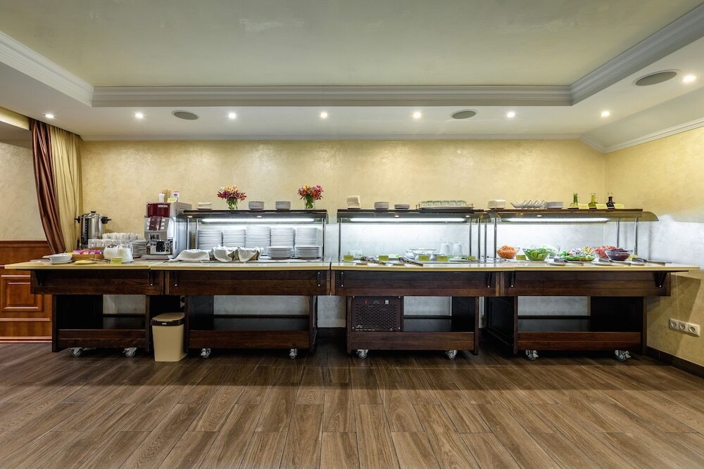 Sonata Hotel & Restaurant "готель Соната"