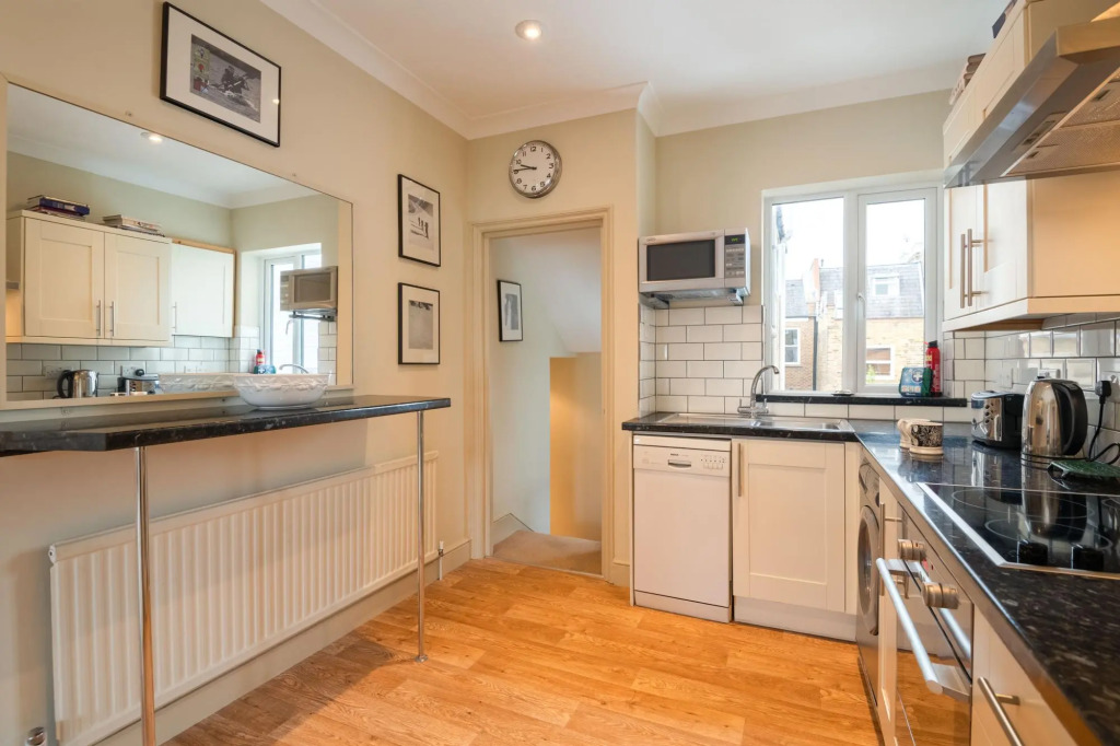 Traditional Fulham Home Close to the River Thames by Underthedoormat