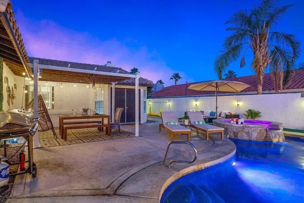 Relaxing 4BR Retreat w/ Refreshing Pool
