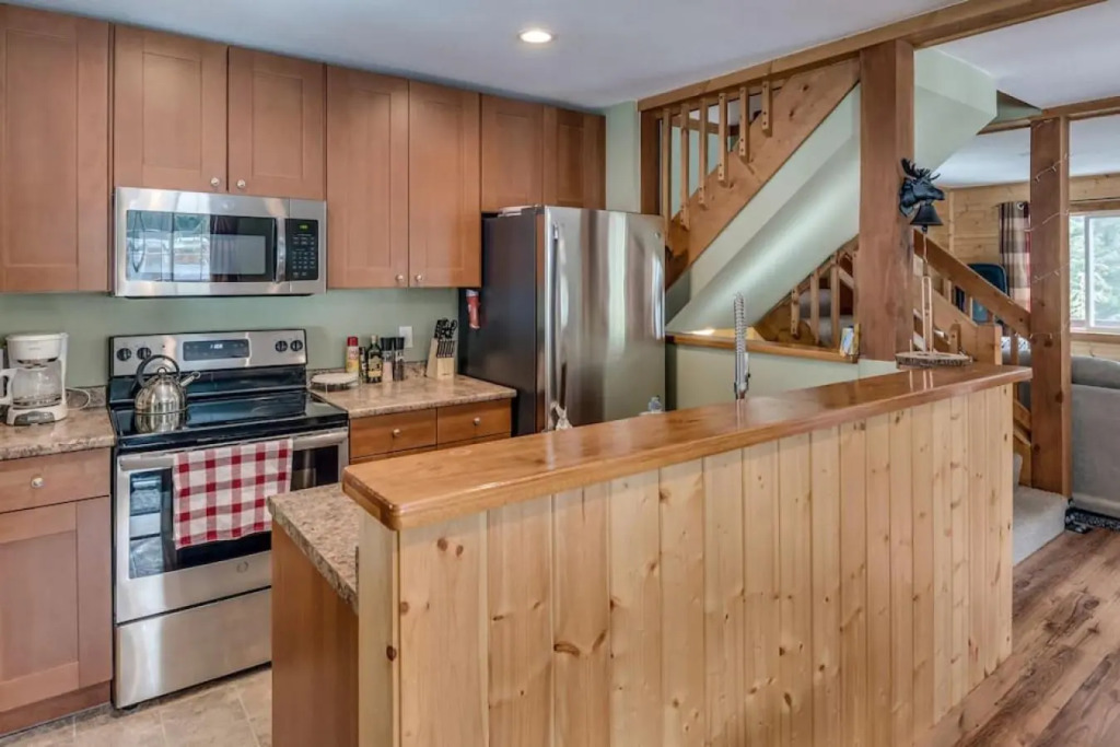 Whiskey Jack, 4 Bedroom Cabin with Outdoor Firepit