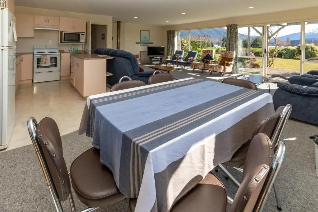 Kepler Retreat - Te Anau Holiday Home