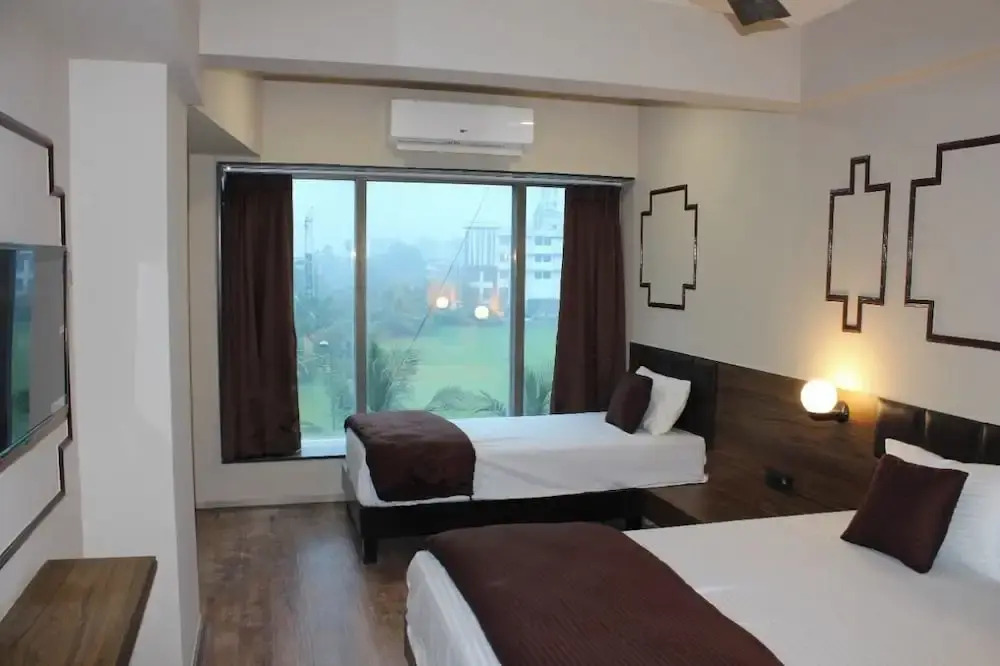 Hotel Crescent Rooms And Banquet