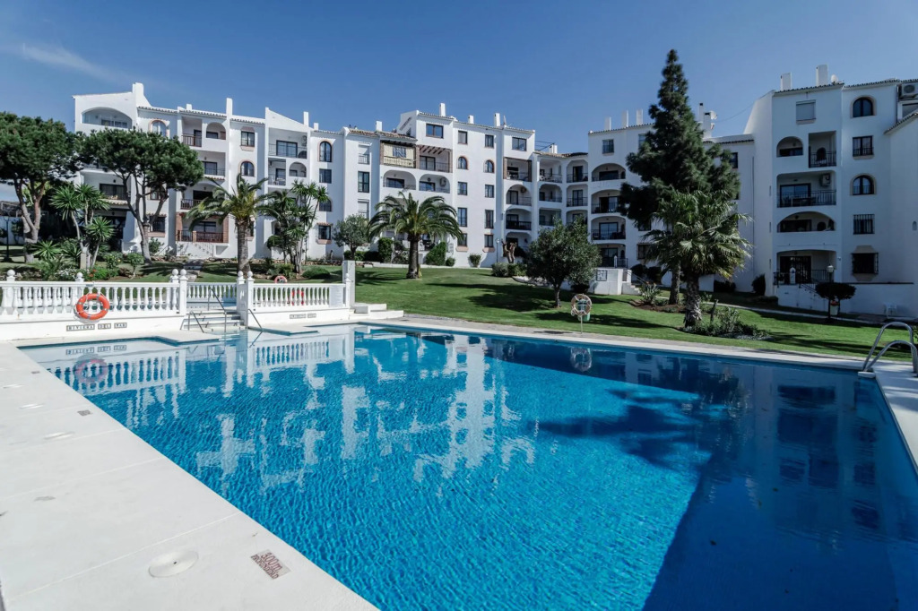 RDM33 -  2 bed apartment close to beach