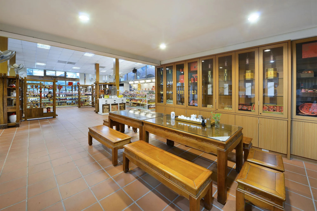 Jinsa Lakeside View Resort
