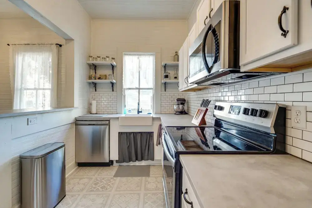 Charming 100-year-old Home < 1 Mi to Downtown