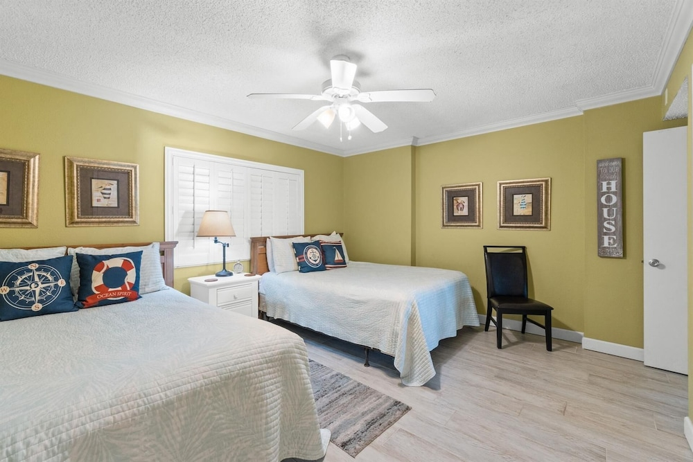 Shoreline Towers 1043 2 Bedroom Condo