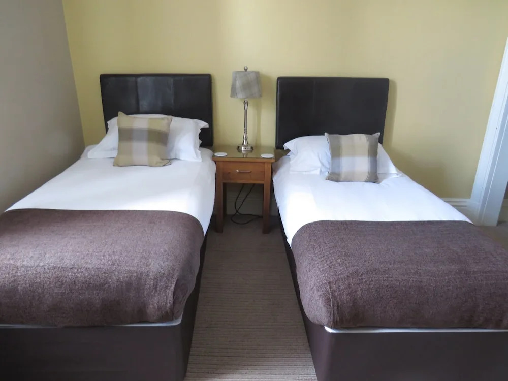 The Station Bar Grill and Rooms