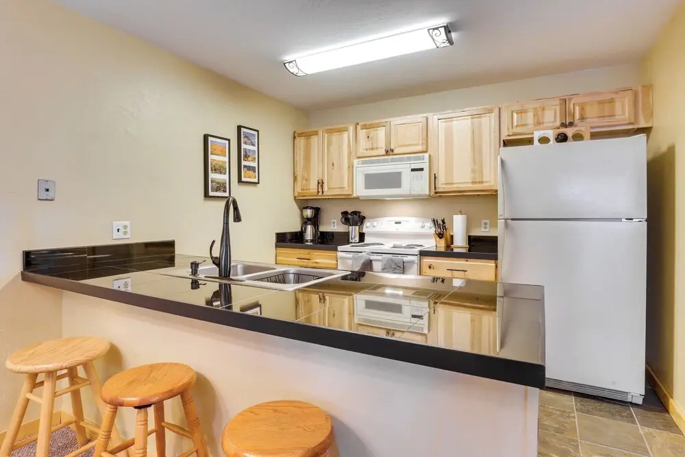 Cozy Winter Park Condo w/ Hot Tub & Shuttle!