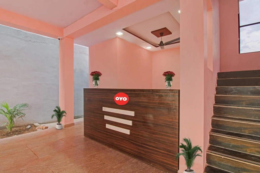OYO 90872 Raj Hotel