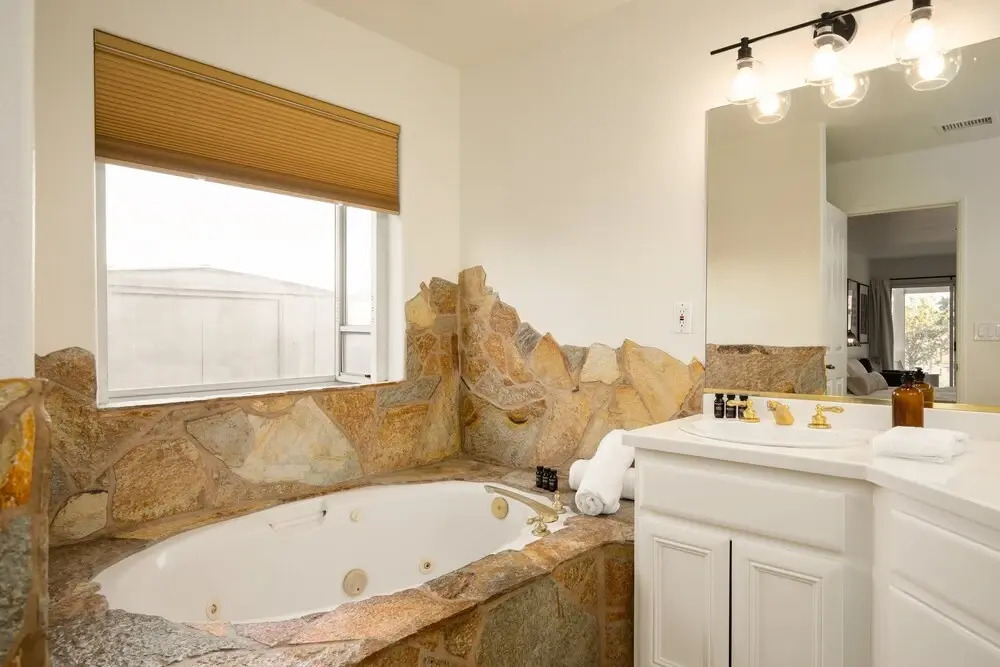 Petit Sahara by Avantstay Desert Escape w/ Pool, Outdoor Dining & Table Tennis!