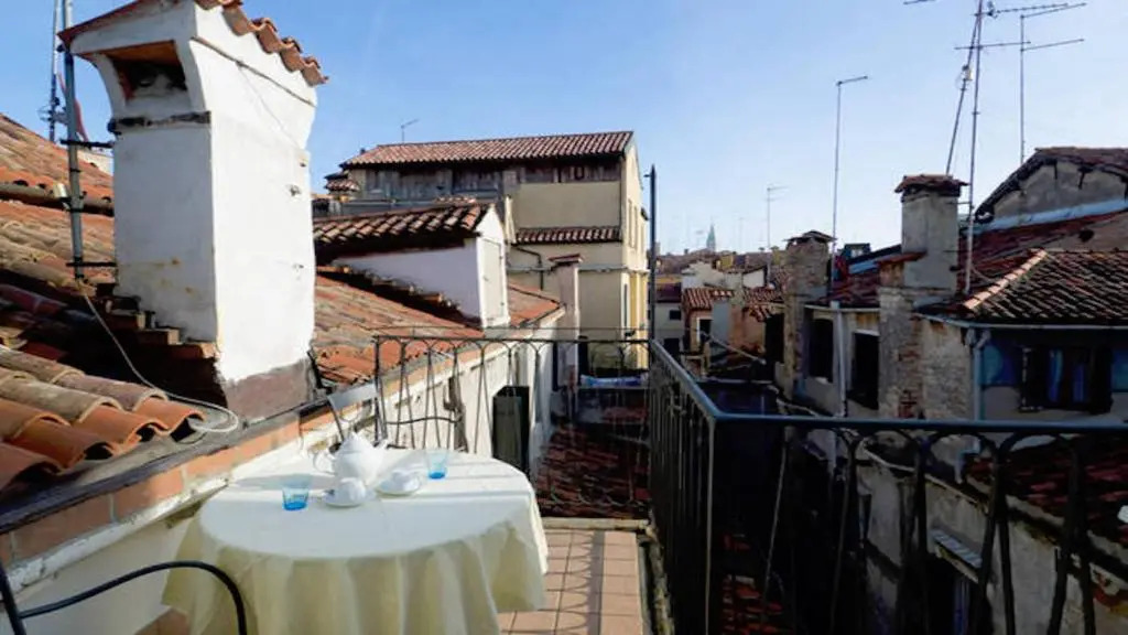 Romantic Rialto Apartment
