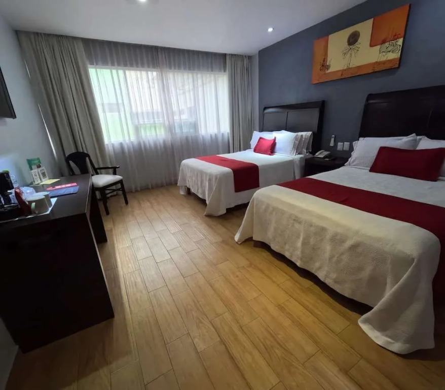 Roma, Suites & Business Center
