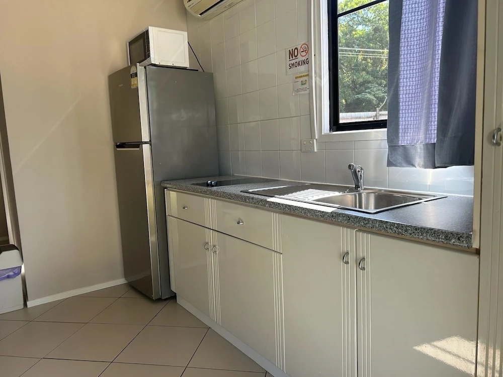 Tropical Hibiscus Caravan Park