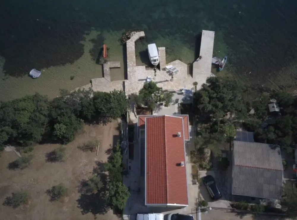 Beachfront Apartment Live