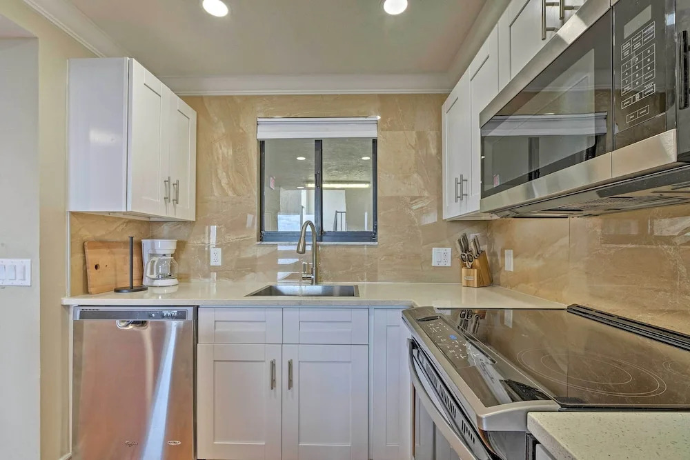Modern Waterfront Hudson Condo w/ Resort Pool!