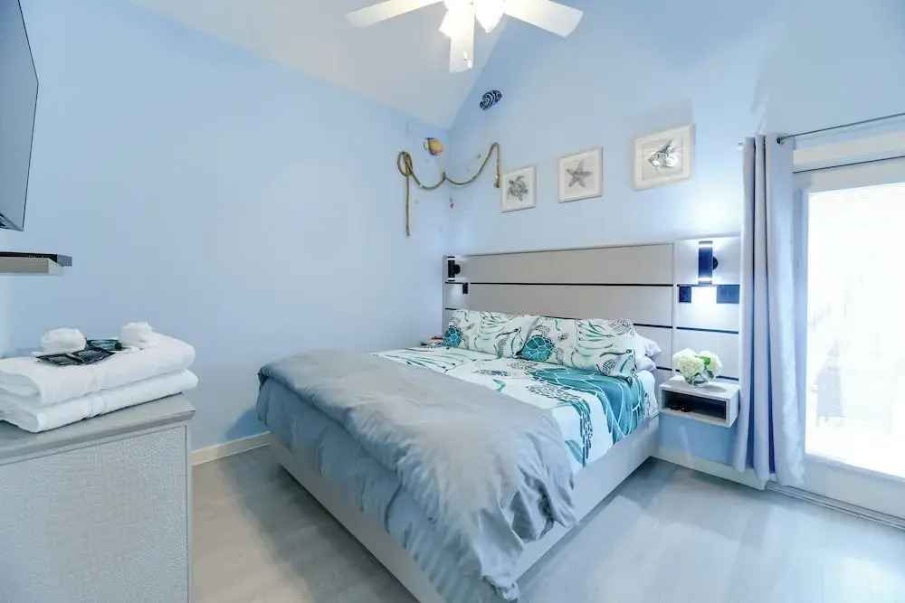 Walk to Padre Island Seawall: Corpus Christi Abode