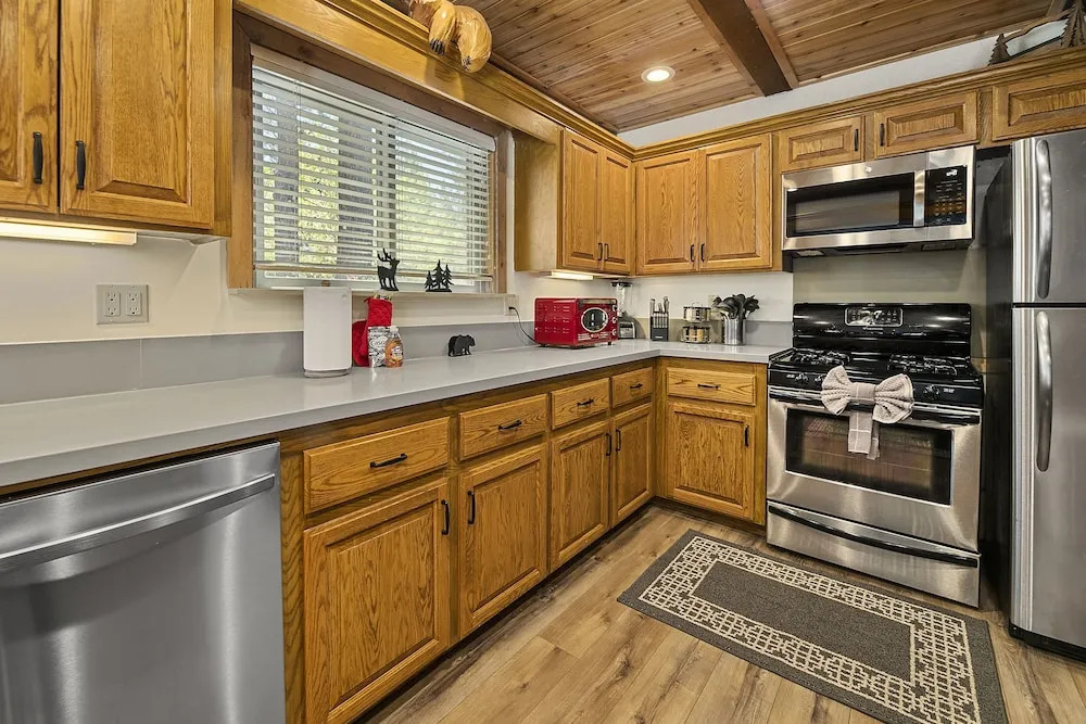 Summit Mountain Lodge - Amazing Location Just Down The Street From Snow Summit! 4 Bedroom Home