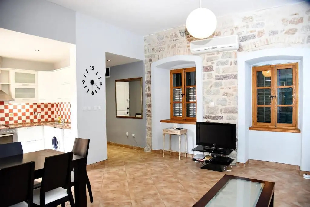 Cozy & Extravagant Suite in Antique Bizanti Palace